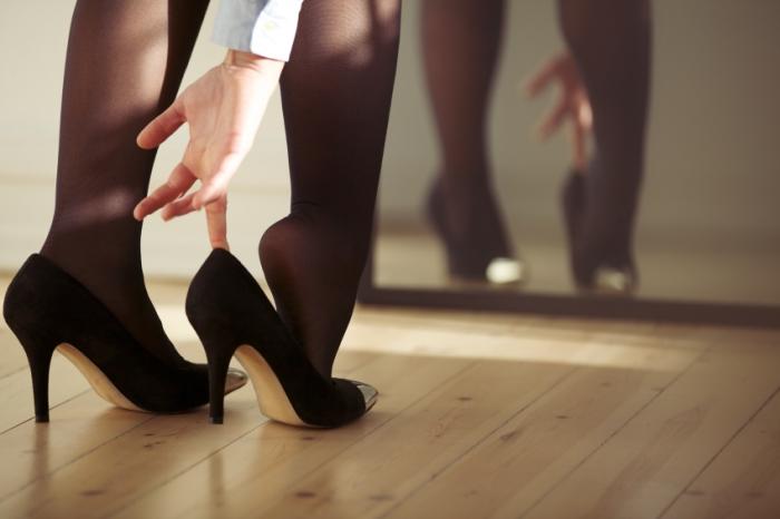 Men more likely to be helpful to women in high heels - Medical ...
