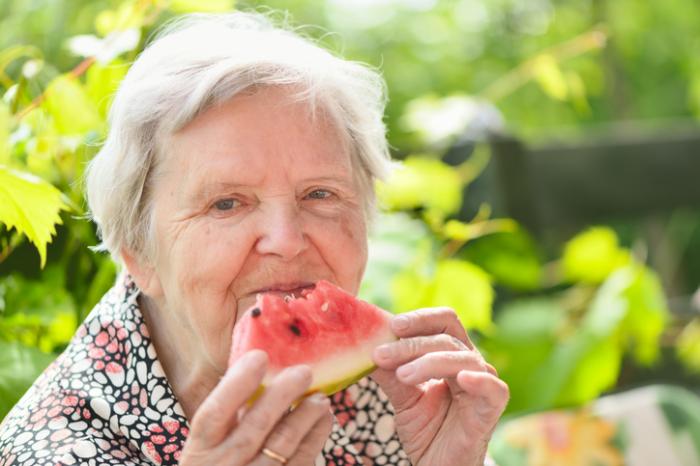 Dementia risk reduced by eating 'five-a-day' - Medical News Today