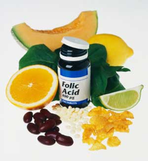 Folic acid bottle together with all the types of food that contain folic acid