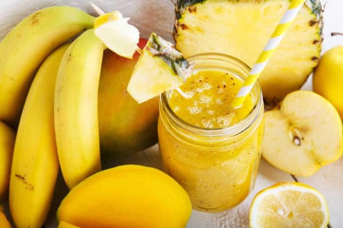 Smoothie with peaches, bananas, pineapple and apple