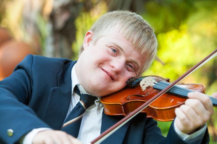 Violinist With Down Syndrome مجلة نقطة العلمية
