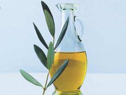 Extra virgin olive oil or olive oil: Which is healthier?